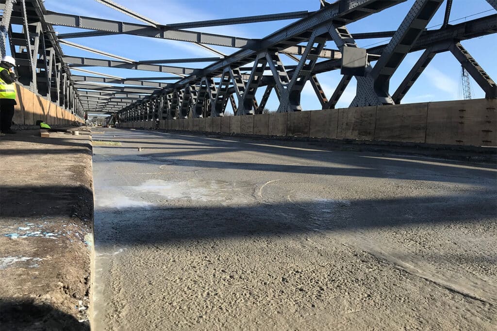 Scheurvrije en waterdichte druklaag voor gerenoveerde brug