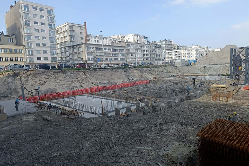 Retourbemaling voor bouwput aan de kust