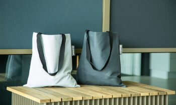 Screendoekresten krijgen tweede leven als totebag 12