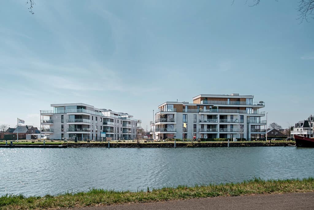 Baden in licht en luxe langs het kanaal en de jachthaven