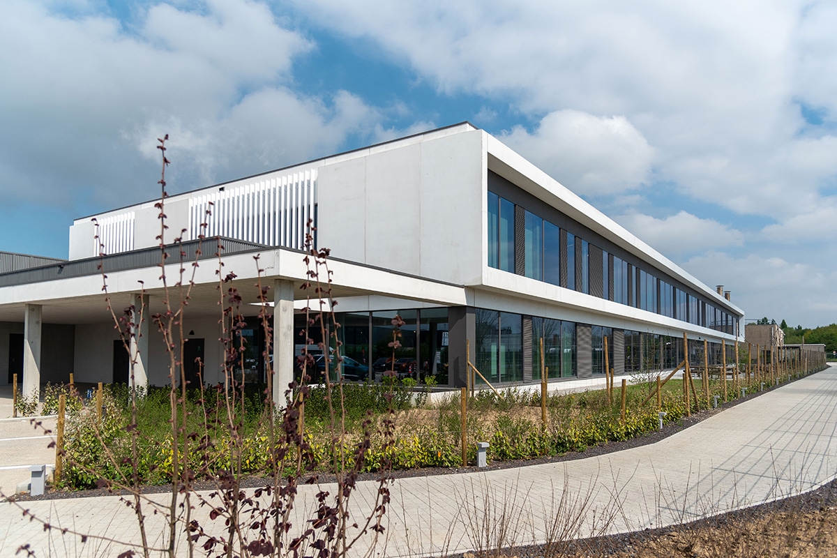 Architecturale eenheid dankzij muurroosters en vaste zonwering 3