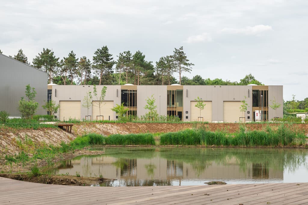 Gedateerde schrijnwerkerij wordt futureproof bedrijvenpark 2