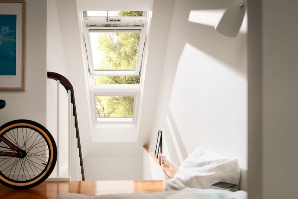 Gemotoriseerde dakvensters en nieuwe slimme gordijnen 1