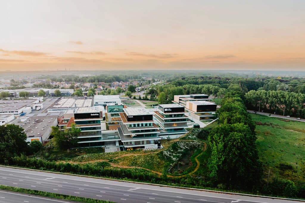 O-Forty, Oostkamp - Hypermodern Business- en Meetingcentrum langs de E40 28