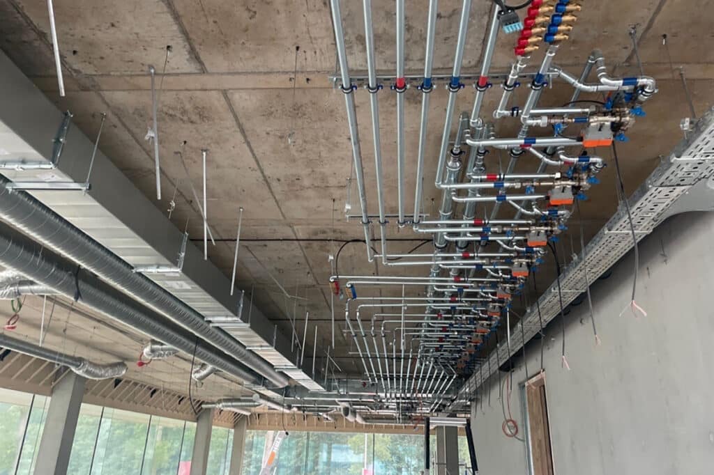 Hypermodern Business- en Meetingcentrum langs de E40 9