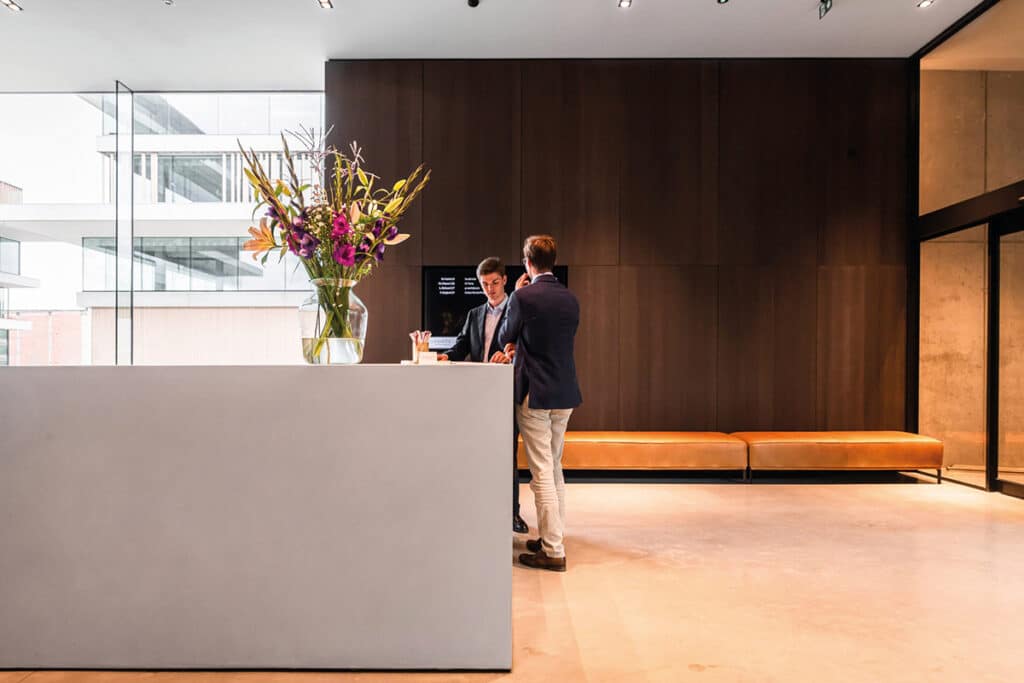 Hypermodern Business- en Meetingcentrum langs de E40 8