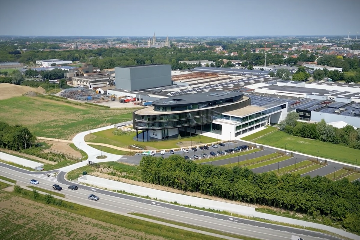 Architectuur en landschap verweven tot symbolisch landmark – Picanol 29