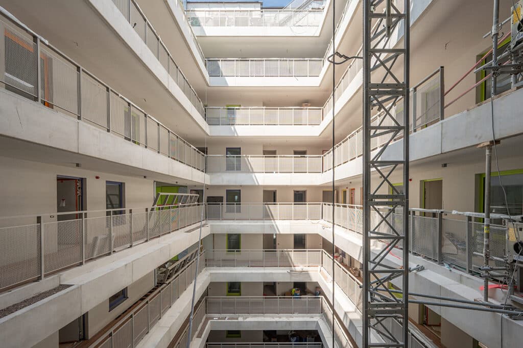 Kleur en kruisen typeren nieuwe woontoren 3