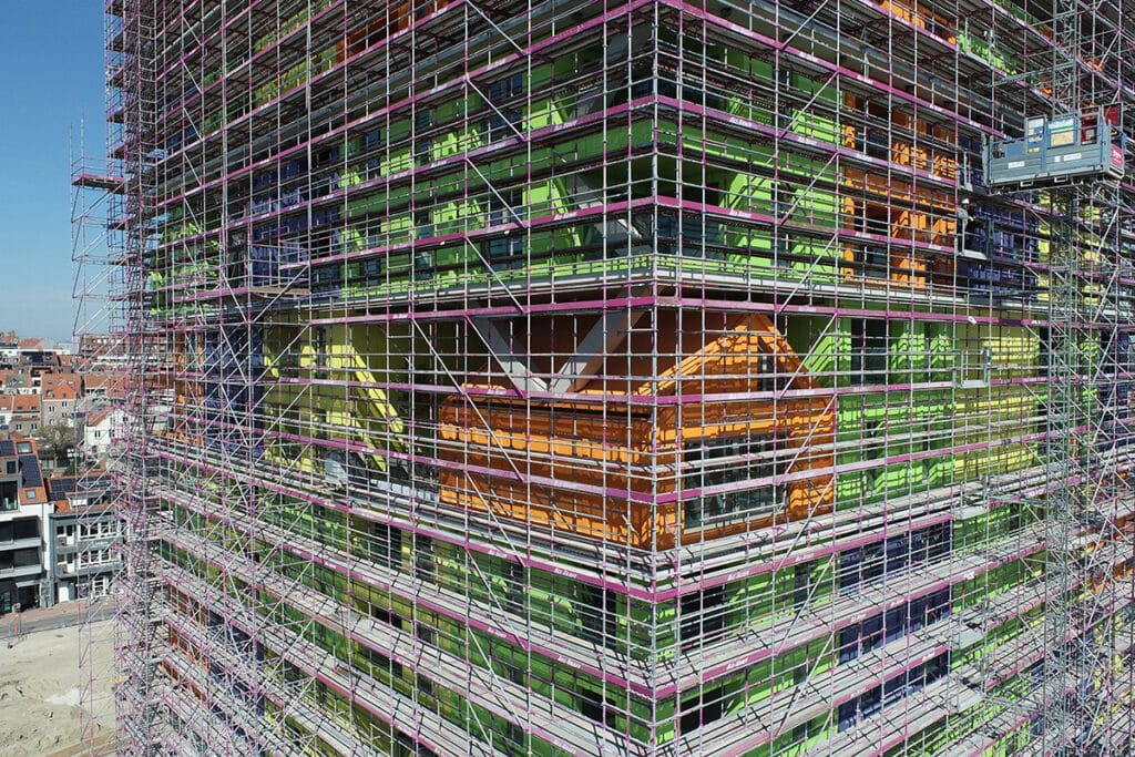 Kleur en kruisen typeren nieuwe woontoren 1