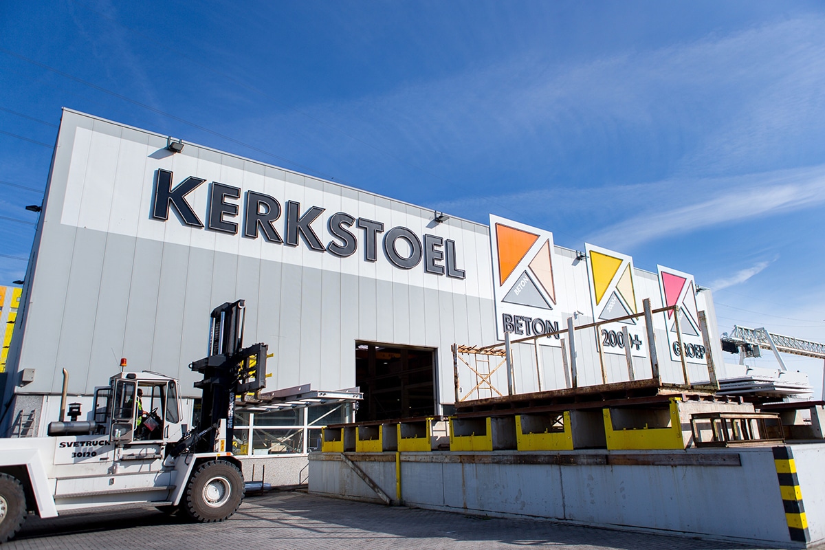 Duurzame betonwanden in een moderne productiehal 2