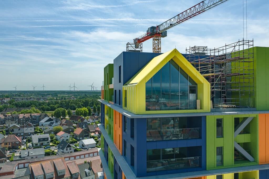 Kleur en kruisen typeren nieuwe woontoren 4