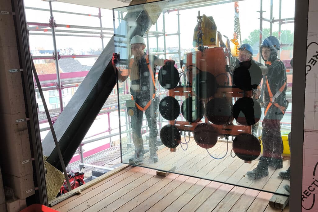 Kleur en kruisen typeren nieuwe woontoren 8