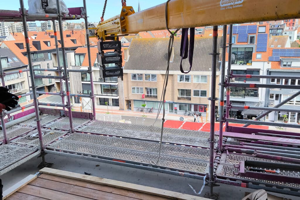 Kleur en kruisen typeren nieuwe woontoren 9