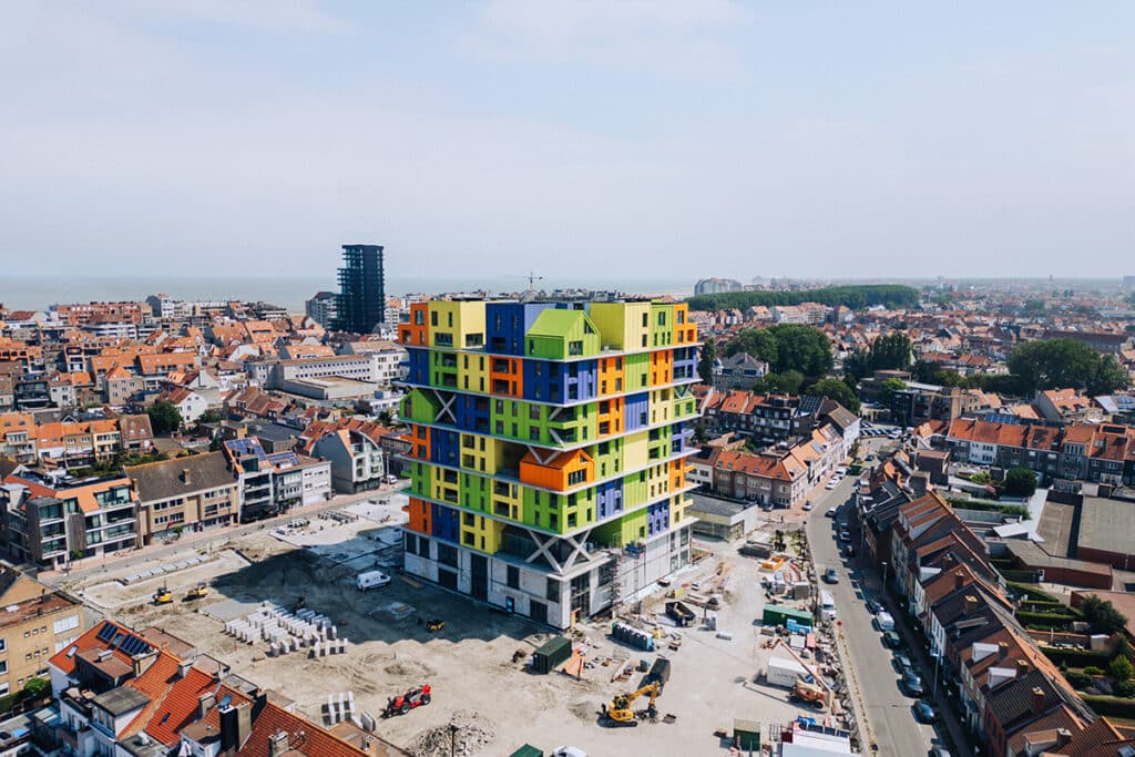 Kleur en kruisen typeren nieuwe woontoren 7