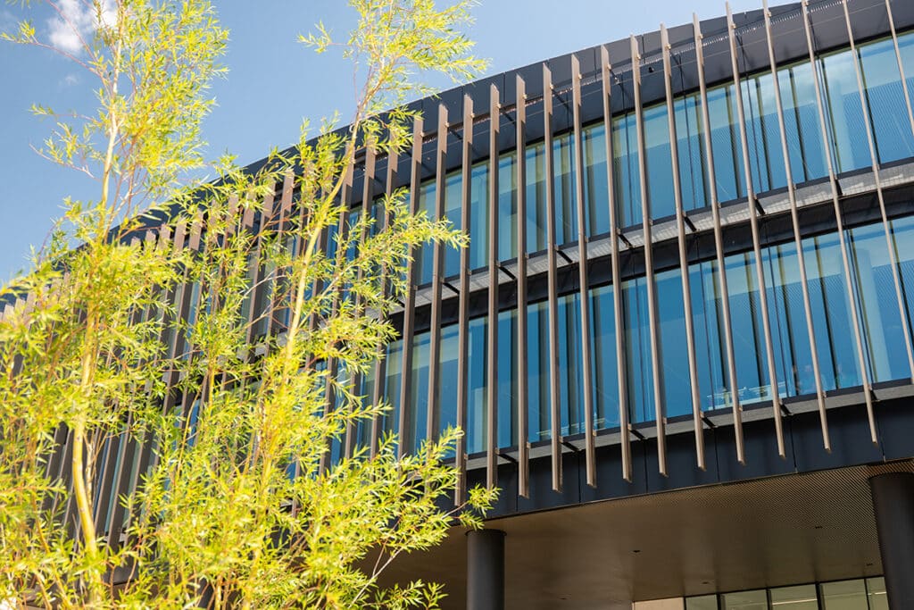 Zonwering accentueert iconische gevel 2