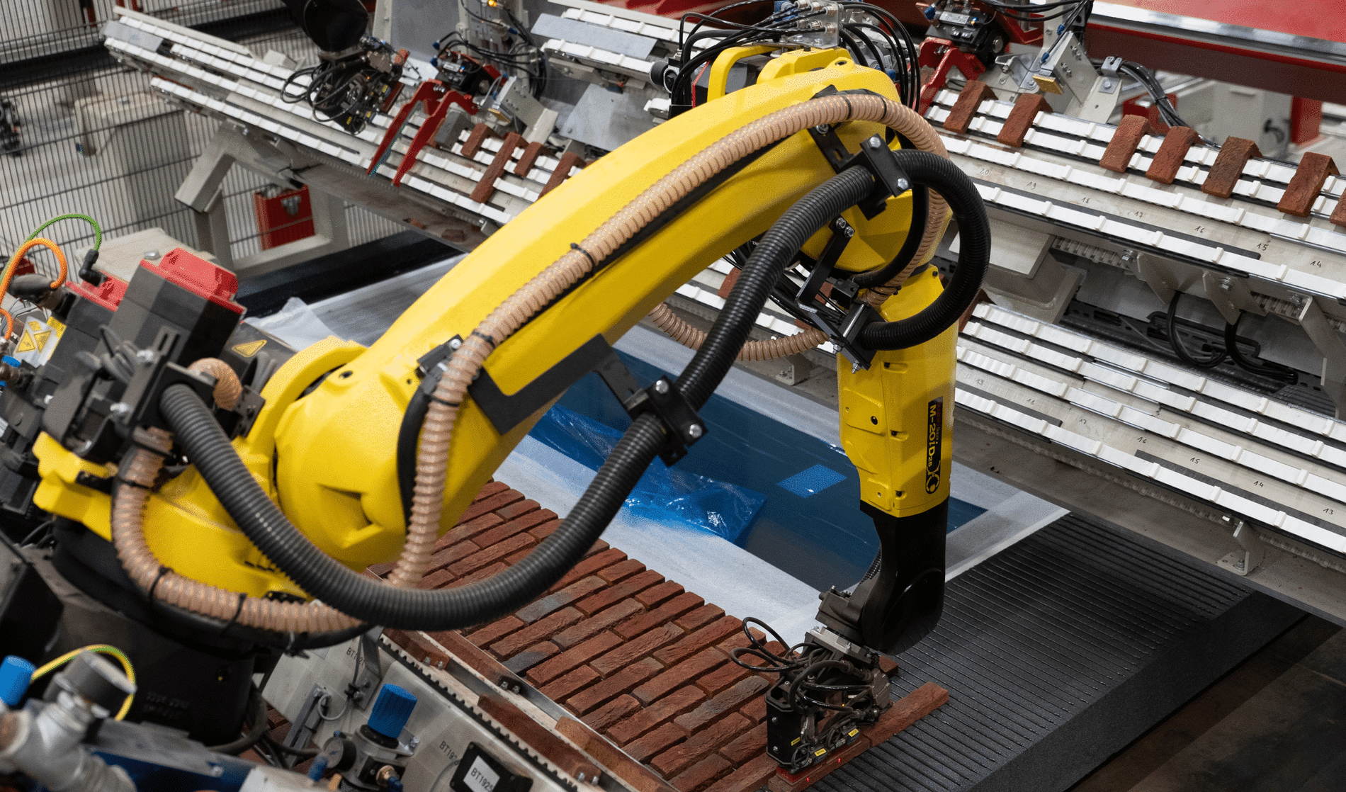 Ambitieuze baksteenfabrikant blaast honderd kaarsjes uit 1