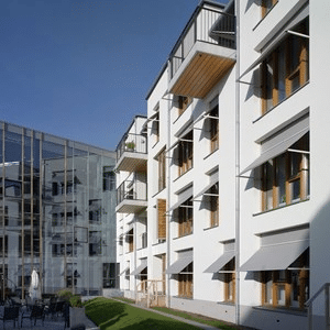 Verticale screens of uitvalschermen: Welke doekzonwering past het best bij jouw project? 3