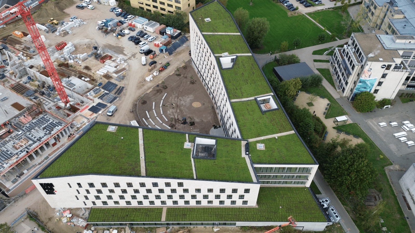 Fraai studentenkotencomplex zet toon voor indrukwekkende universiteitscampus 1