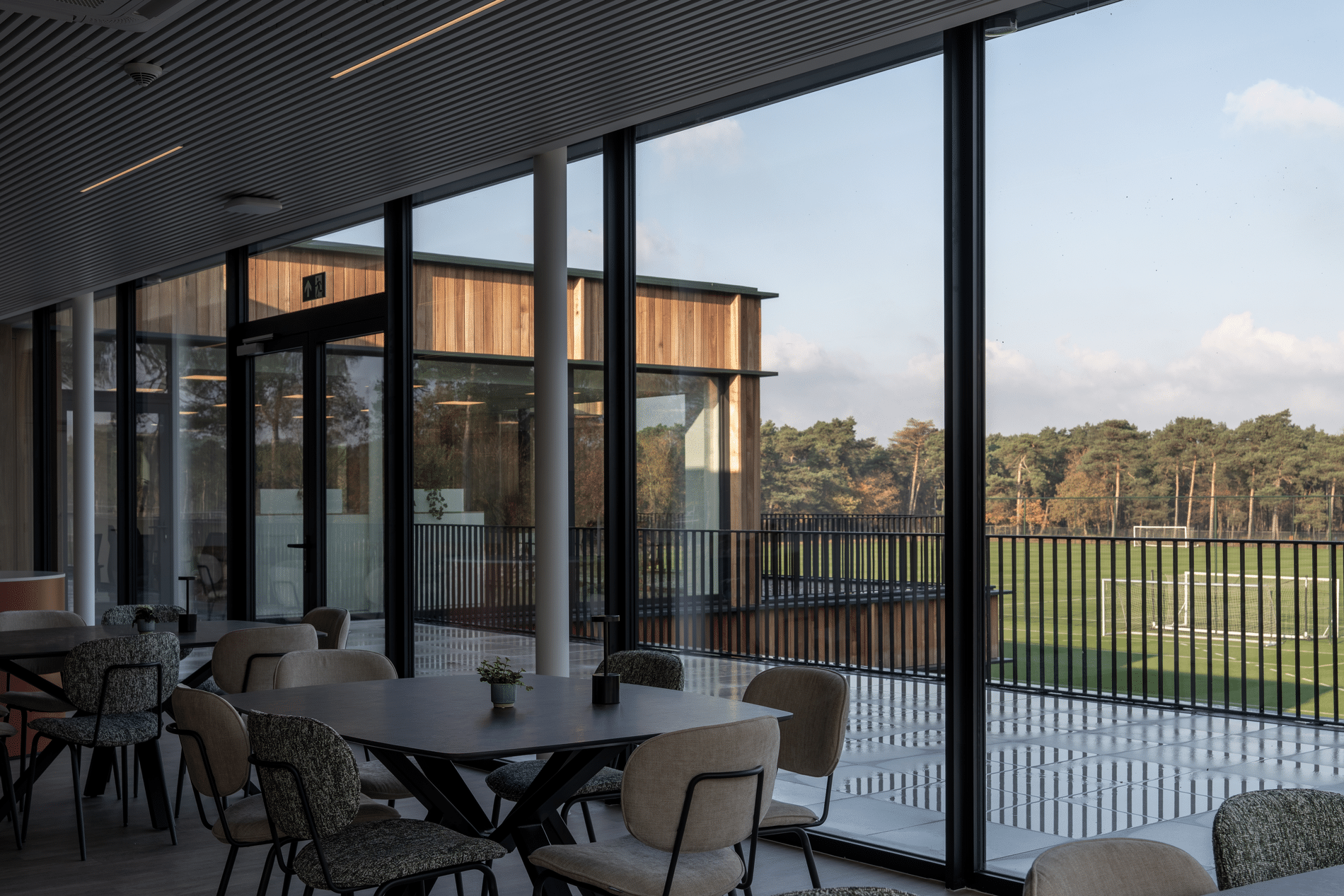 Ideale mix van huiselijkheid en professionalisme voor Lommelse voetbalfamilie 3