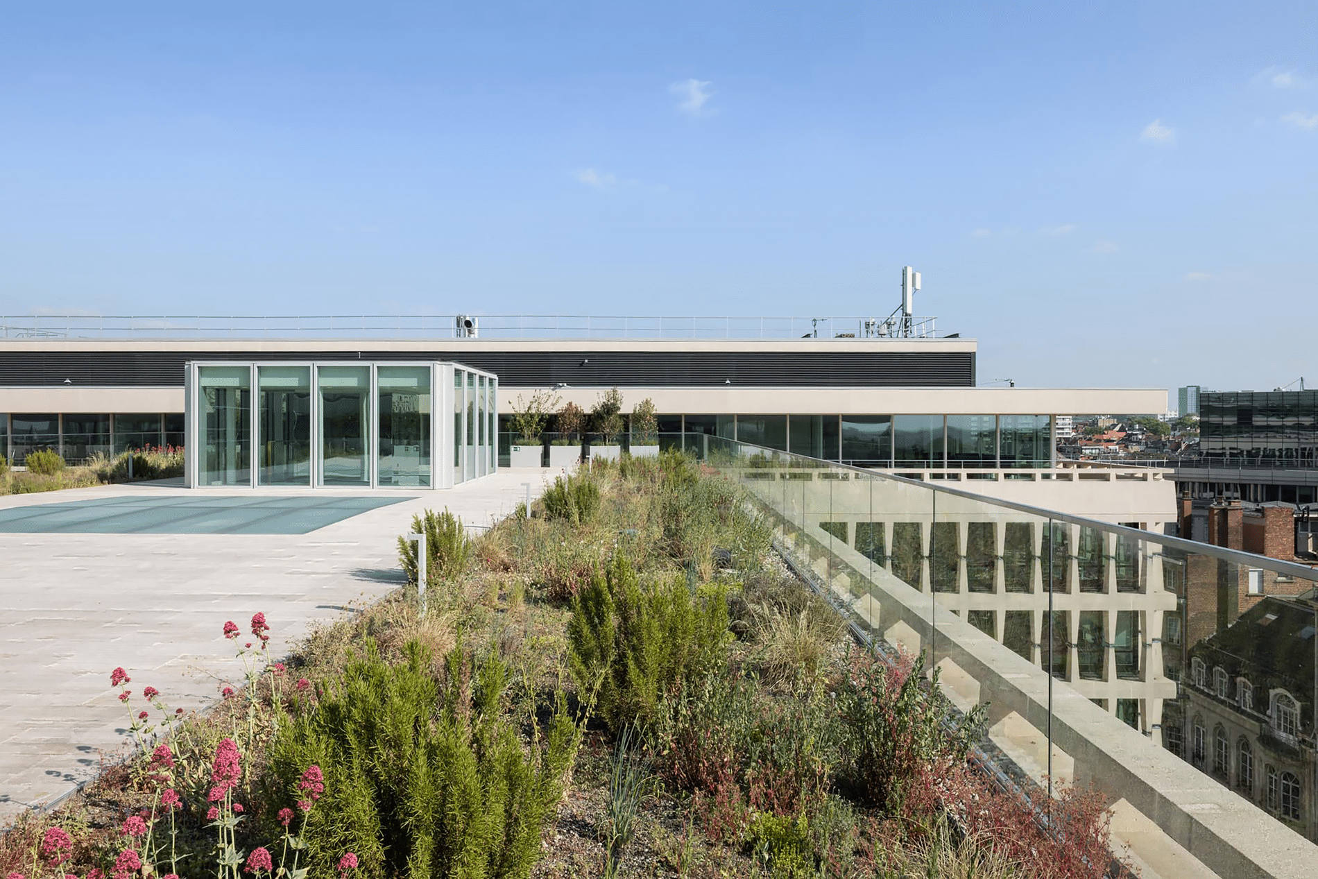 Iconisch kantoorgebouw keert terug naar de basis 3