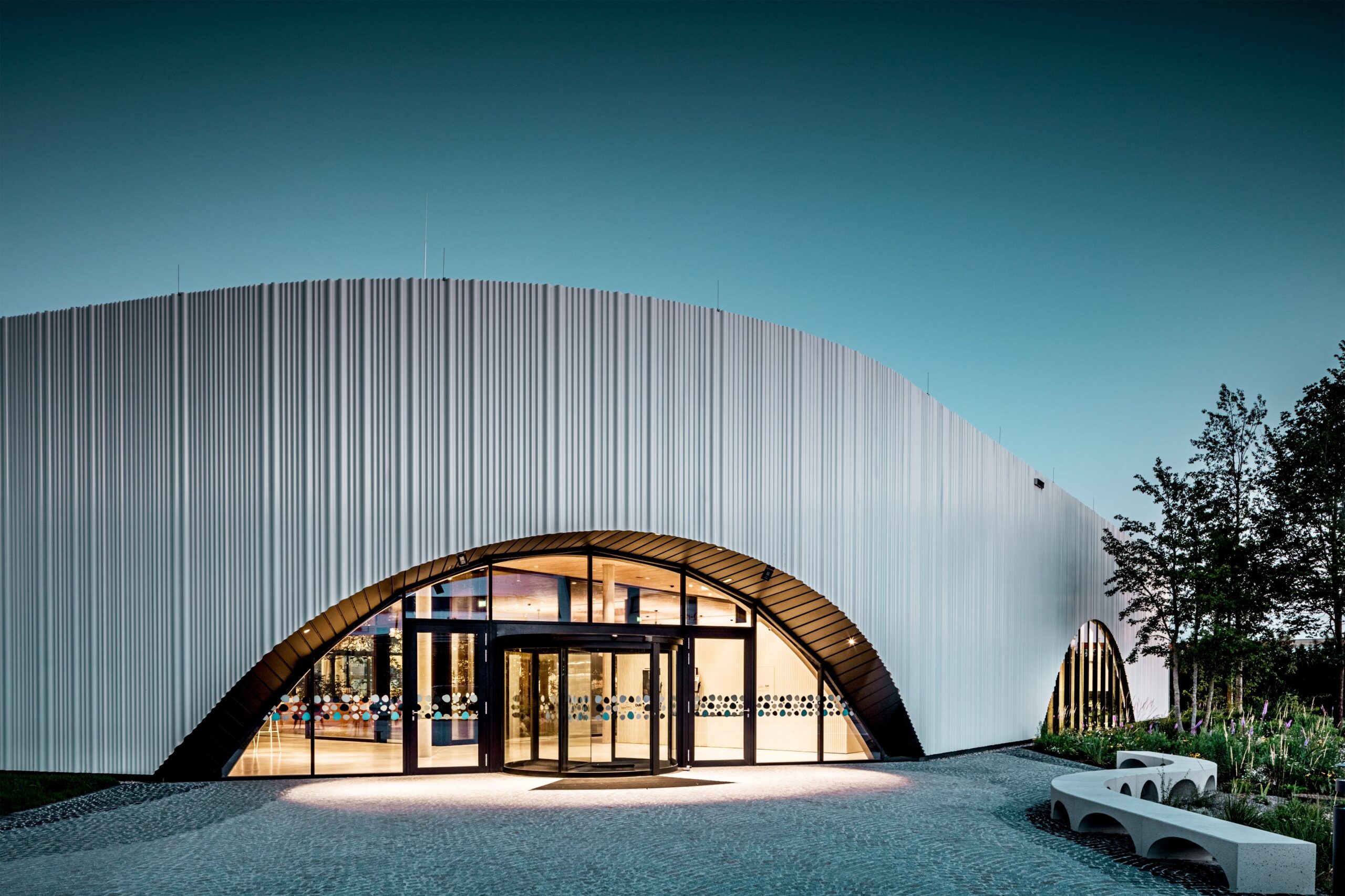 Innovaties voor de gevel – De nieuwe geëxtrudeerde profielen Golf & Kartel 1