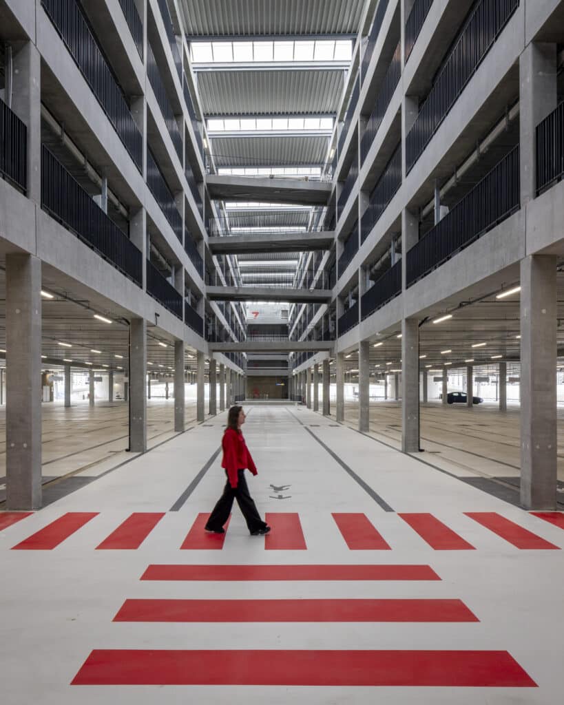 Nieuw parkeergebouw voor luchthavenpersoneel en autoverhuurbedrijven op Brussels Airport 3