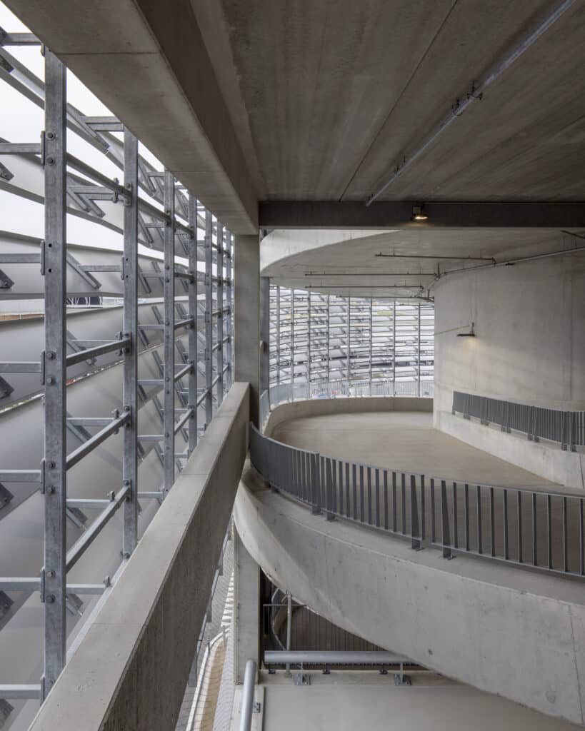 Nieuw parkeergebouw voor luchthavenpersoneel en autoverhuurbedrijven op Brussels Airport 2