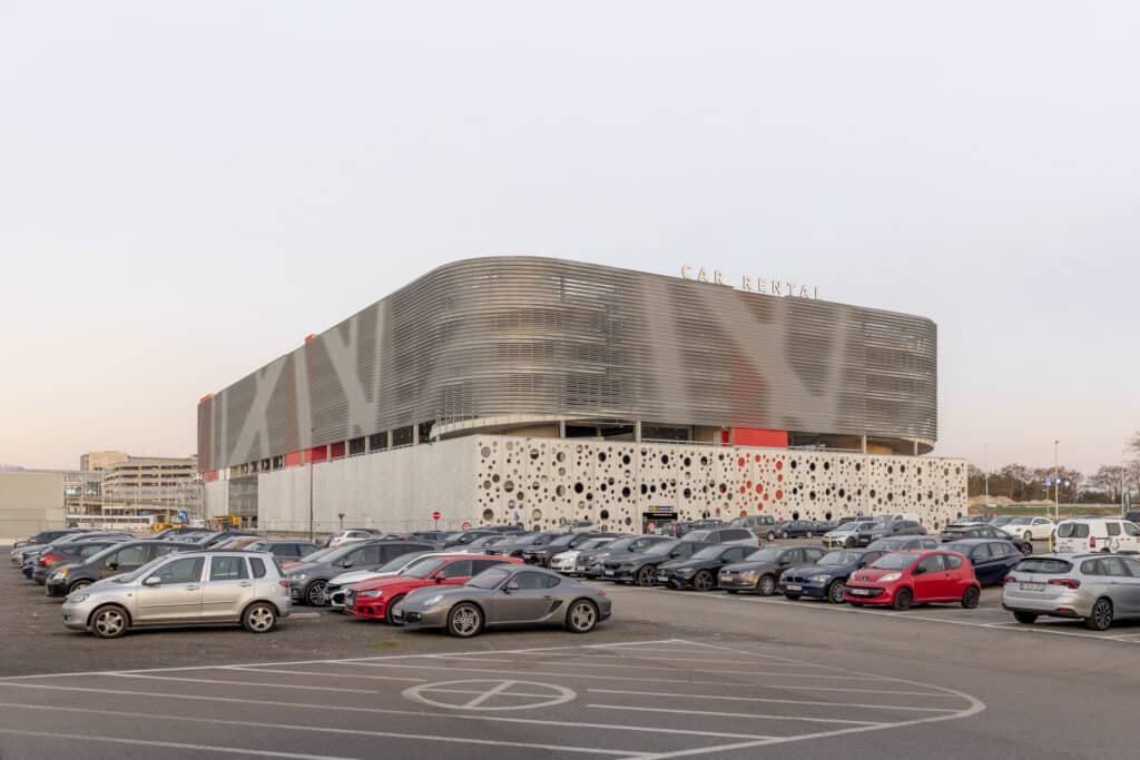 Nieuw parkeergebouw voor luchthavenpersoneel en autoverhuurbedrijven op Brussels Airport 4