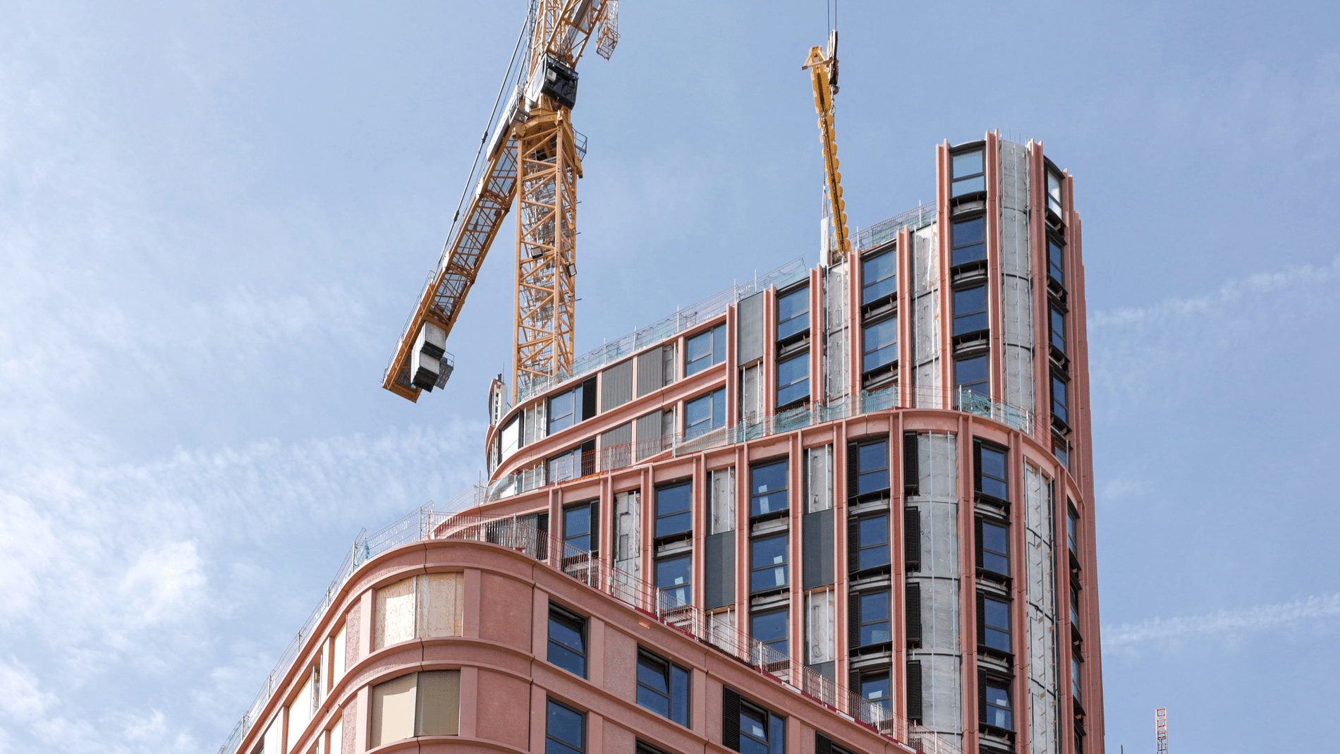 Sculpturale BrinkToren tilt modulaire gevelbouw naar hoger niveau 1