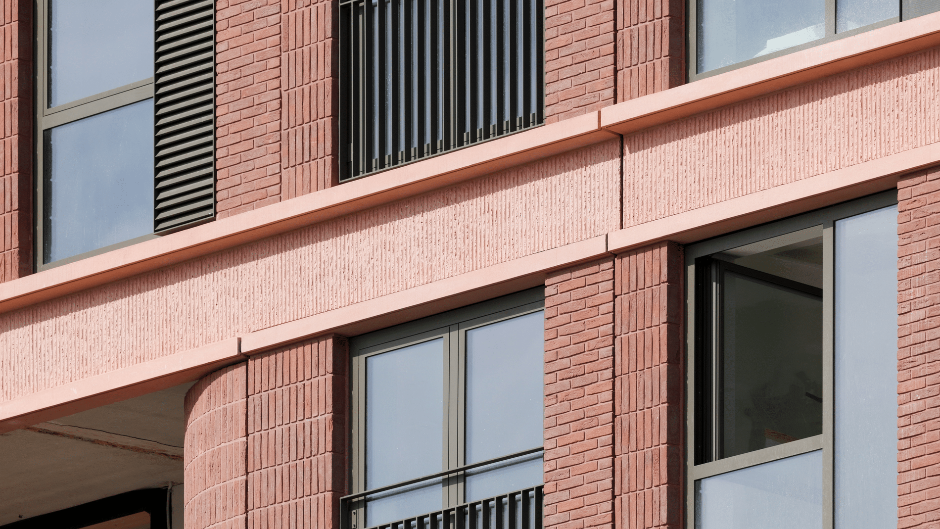 Sculpturale BrinkToren tilt modulaire gevelbouw naar hoger niveau 3