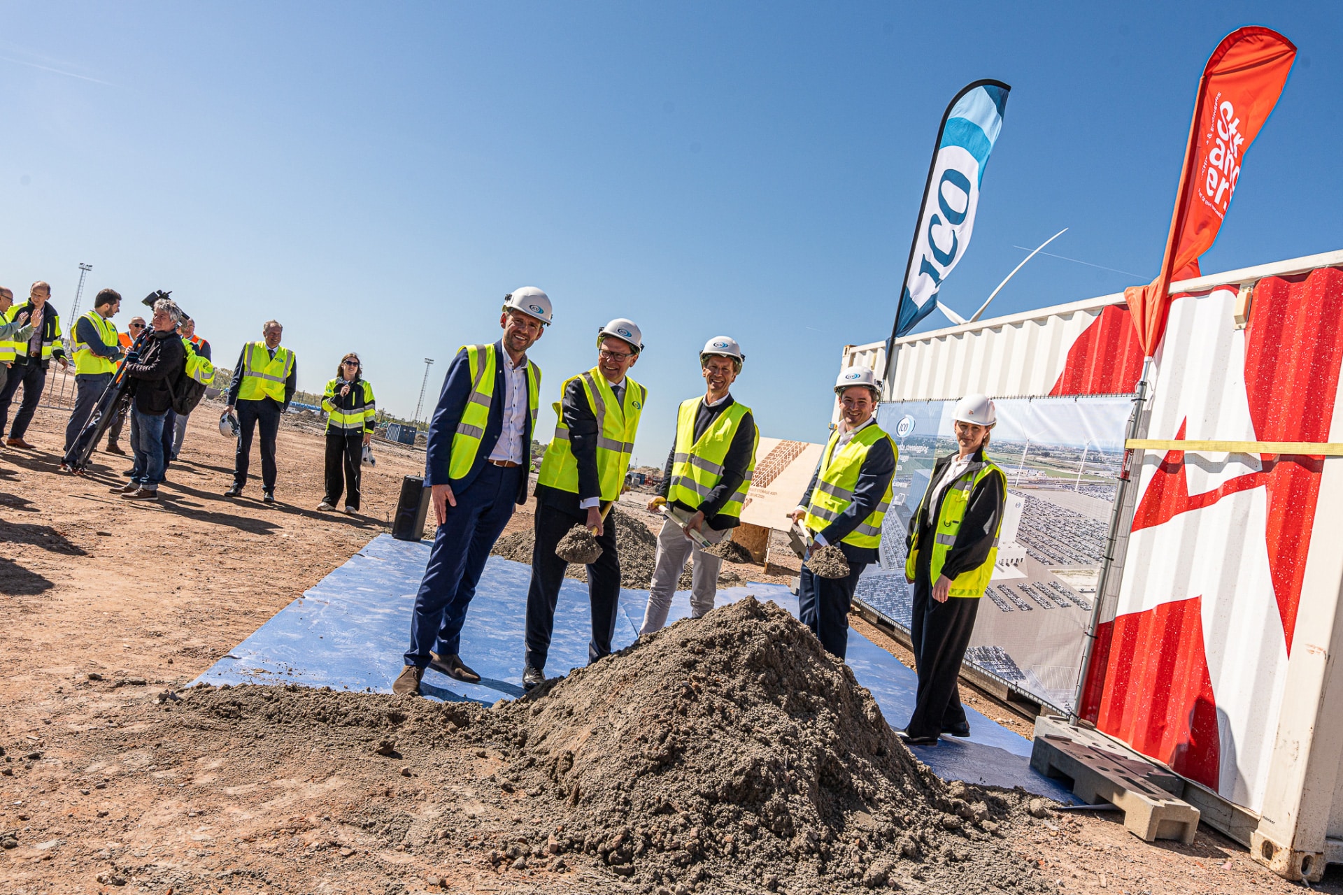 Bouw van Europa’s eerste multi-storage voor voertuigen officieel van start 21
