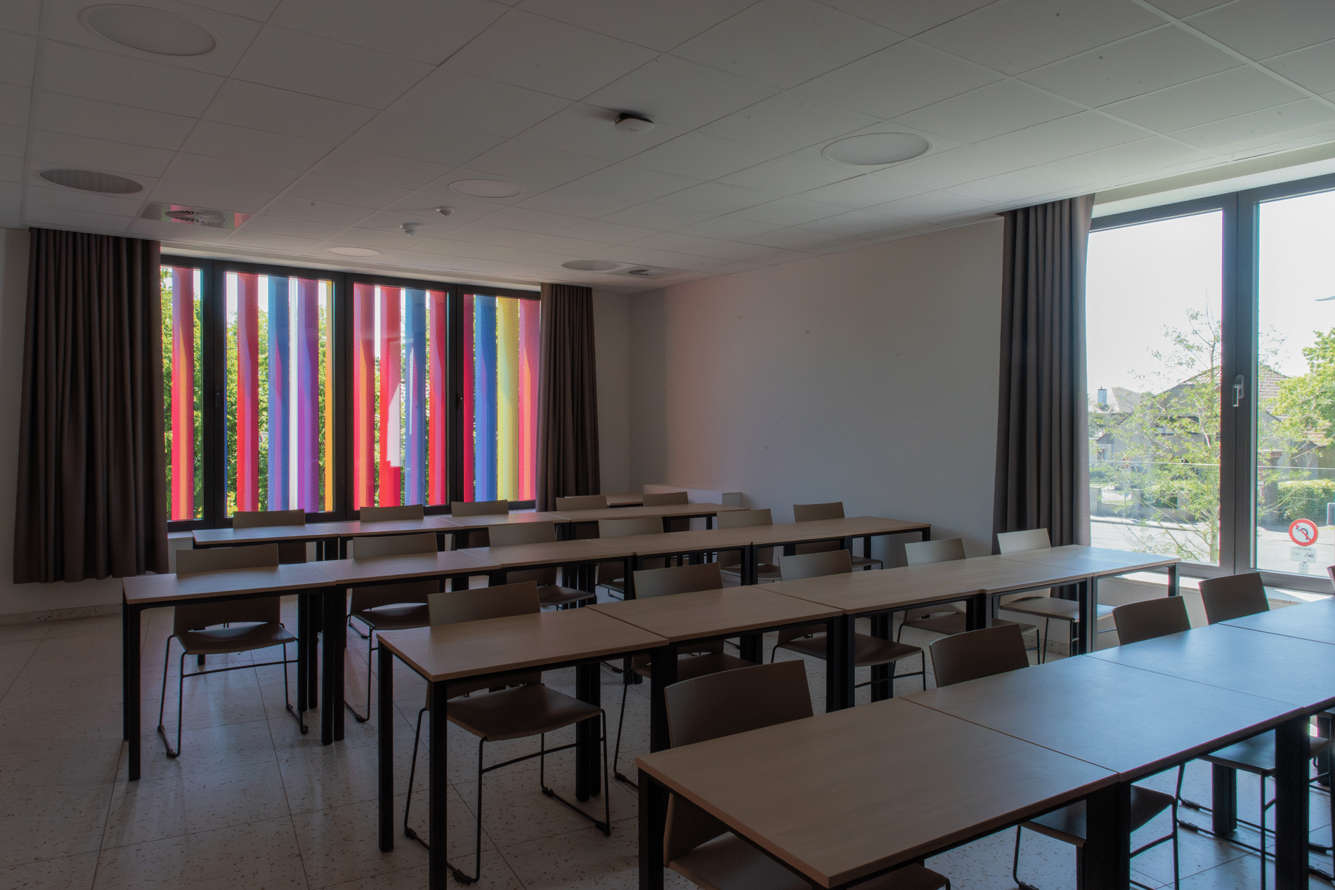 Kleurrijke zonwering siert levendig vrijetijdscentrum 3