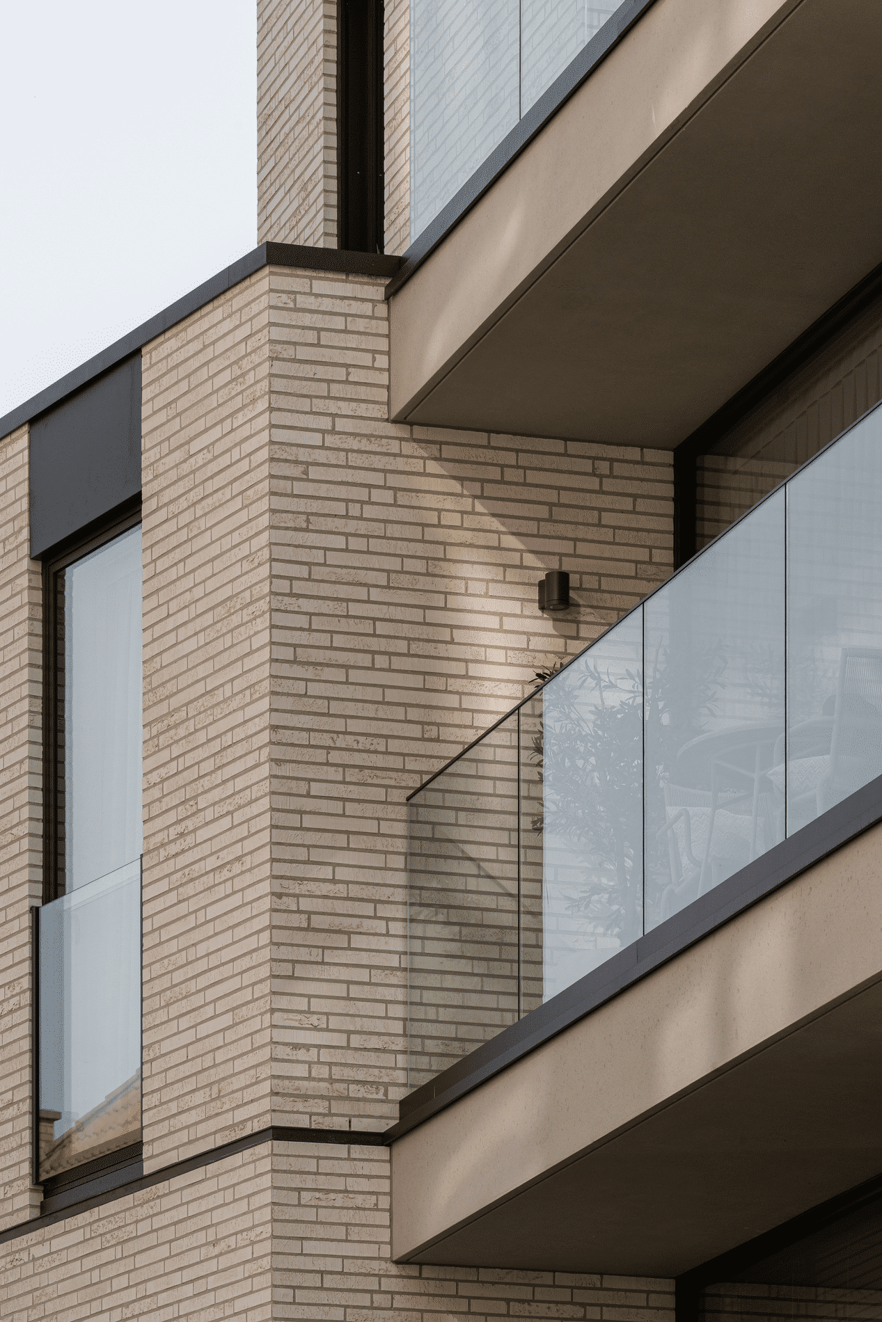 Residentie Florian hertekent bekende hoeklocatie in Knokke 1
