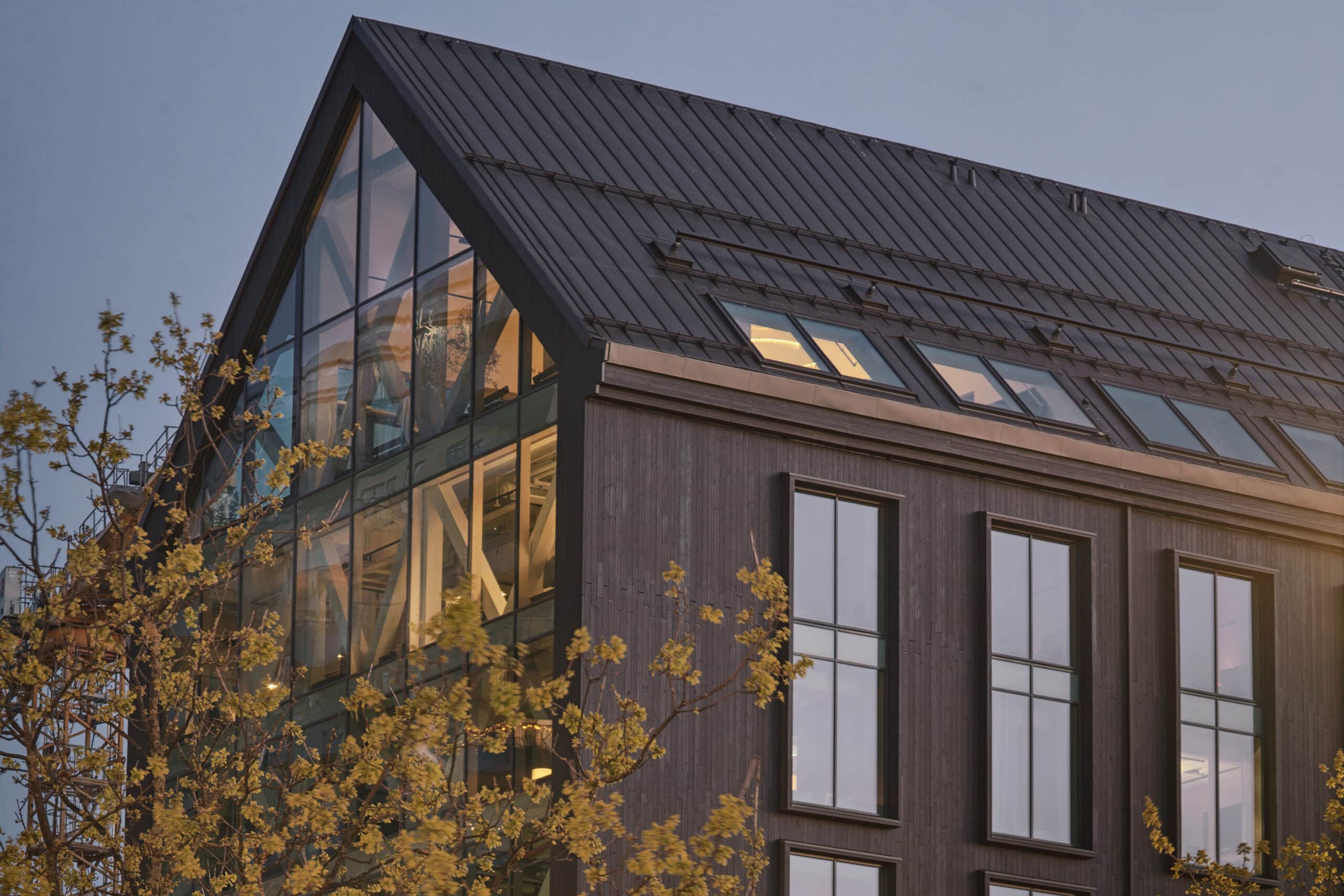 Reynaers Aluminium breidt portfolio uit met TimberWall 50, eerste hybride hout-aluminium vliesgevel 8