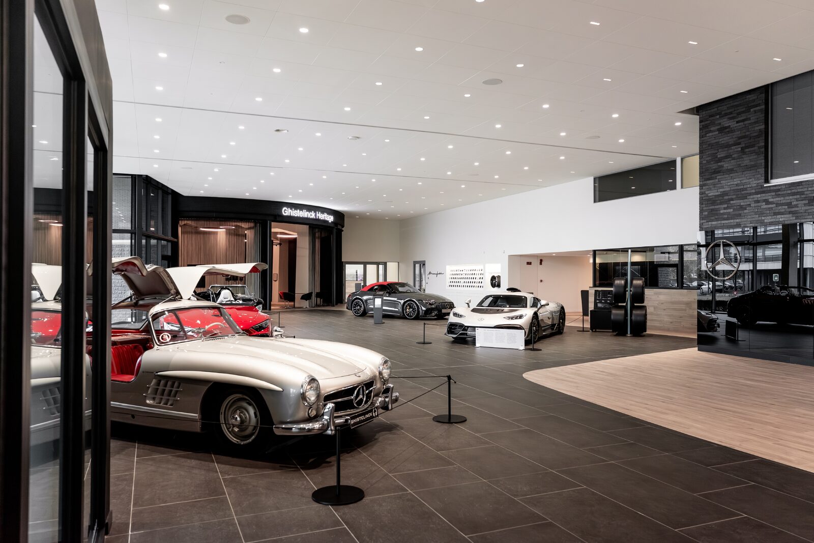 Premium liften op maat van stijlvolle showroom 2